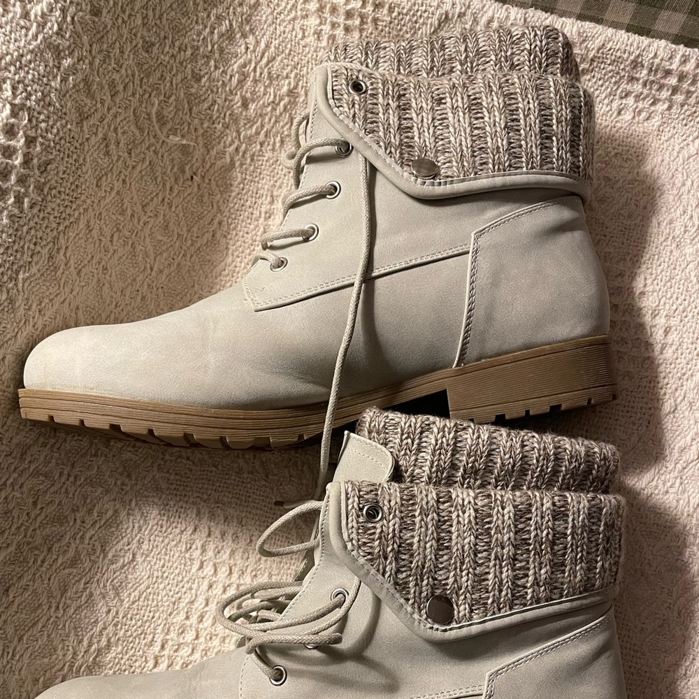 Ankle lace-up boots. 12W.
